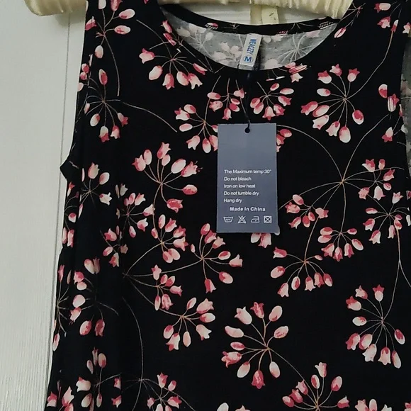 Woman's flower dress NWT - Picture 3 of 4